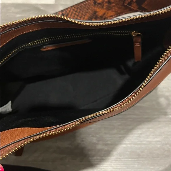 Banana Republic Leather Shoulder Bag - Picture 10 of 12